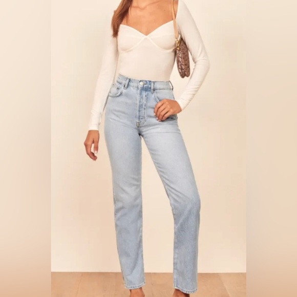 Reformation Cynthia straight leg light wash jeans, 28 Tahoe wash - Picture 3 of 14